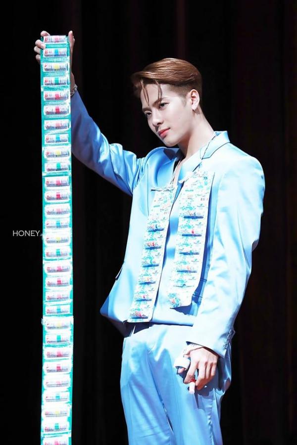 Những món quà kinh điển trong các buổi fansign: Fan lầy cỡ này hẳn idol sẽ nhớ mặt cả đời Những món quà kinh điển trong các buổi fansign: Fan lầy cỡ này hẳn idol sẽ nhớ mặt cả đời