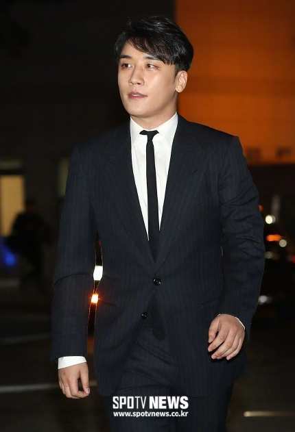 Sinh nhật đầy tranh cãi của Seungri trên đảo năm 2017: Kha Chấn Đông và Tyler Kwon đều có mặt? Sinh nhật đầy tranh cãi của Seungri trên đảo năm 2017: Kha Chấn Đông và Tyler Kwon đều có mặt?