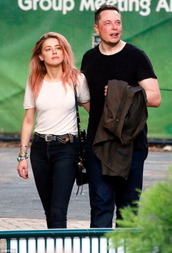 Johnny Depp tố Amber Heard tội ngoại tình và phỉ báng chồng, yêu cầu bồi thường 50 triệu USD Johnny Depp tố Amber Heard tội ngoại tình và phỉ báng chồng, yêu cầu bồi thường 50 triệu USD