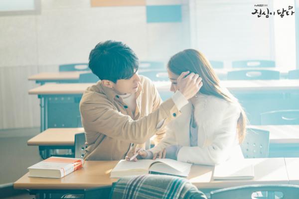 'Touch Your Heart': Bộ phim của những cảnh siêu sến khiến tim ta tan chảy chỉ trong 1 giây 'Touch Your Heart': Bộ phim của những cảnh siêu sến khiến tim ta tan chảy chỉ trong 1 giây