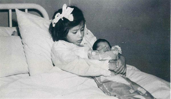 5 người 'ngoài hành tinh' đang mắc kẹt ở Trái Đất: Sống 18 năm ở sân bay, thích đội đá lên đầu 5 người 'ngoài hành tinh' đang mắc kẹt ở Trái Đất: Sống 18 năm ở sân bay, thích đội đá lên đầu