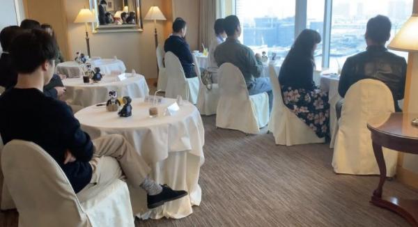 Đỉnh cao xem mắt kiểu Nhật: Chỉ cần ngồi nhìn nhau, chuyện giao tiếp cứ để robot lo Đỉnh cao xem mắt kiểu Nhật: Chỉ cần ngồi nhìn nhau, chuyện giao tiếp cứ để robot lo