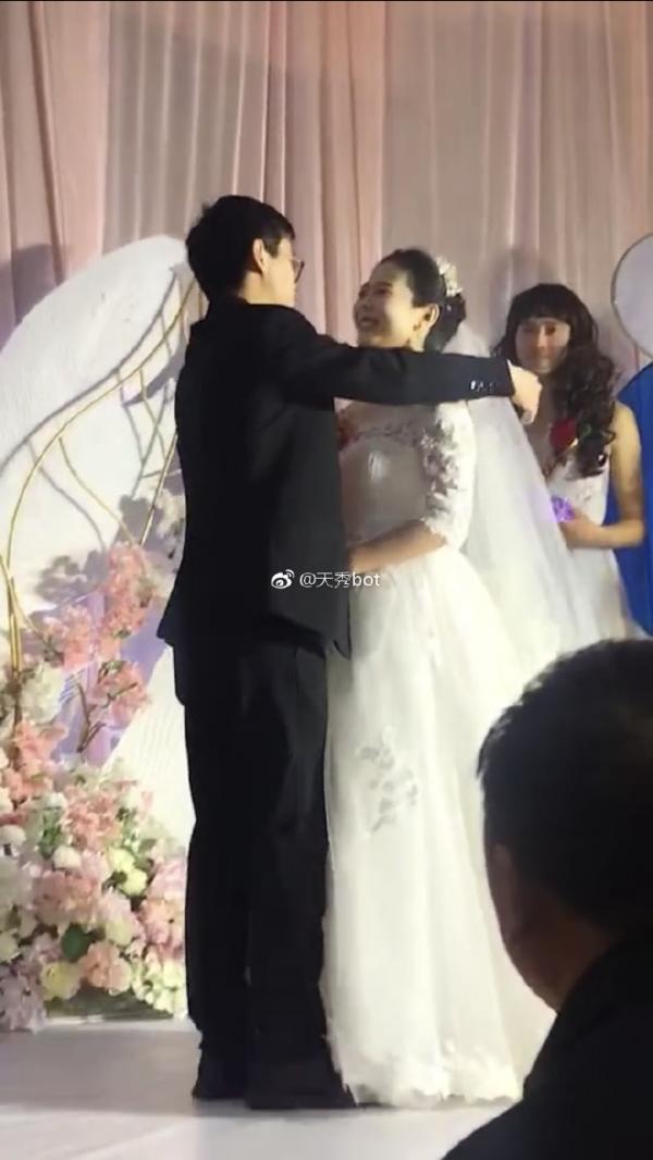 'Cô phù dâu' khiến hàng triệu cư dân mạng Trung Quốc phải ngồi vào bàn viết kịch bản đam mỹ 'Cô phù dâu' khiến hàng triệu cư dân mạng Trung Quốc phải ngồi vào bàn viết kịch bản đam mỹ