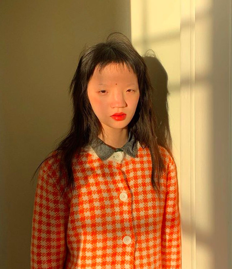 Người Trung Quốc lại phẫn nộ chỉ trích Vogue chọn người mẫu 'siêu xấu xí' để dìm hàng dân tộc mình Người Trung Quốc lại phẫn nộ chỉ trích Vogue chọn người mẫu 'siêu xấu xí' để dìm hàng dân tộc mình