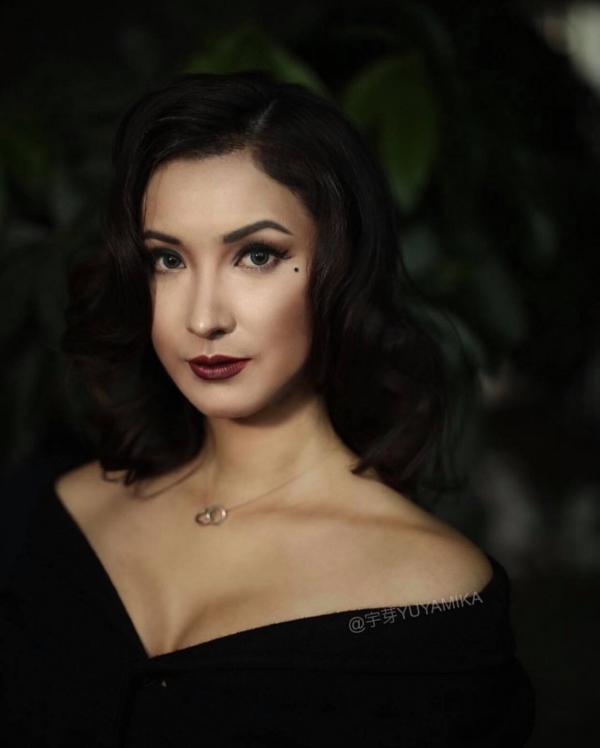 Mỹ nữ Trung Quốc bất ngờ nổi tiếng nhờ hoá trang thành Albert Einstein, Johnny Depp, Mona Lisa Mỹ nữ Trung Quốc bất ngờ nổi tiếng nhờ hoá trang thành Albert Einstein, Johnny Depp, Mona Lisa