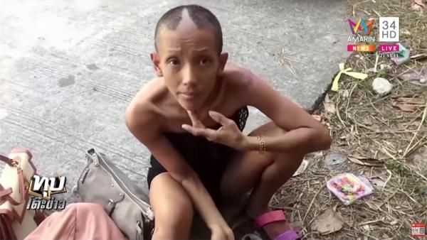 Nữ minh tinh Thái Lan gây sốc khi lộ diện sau nhiều năm ở ẩn: Cạo trọc đầu, phải đi ăn xin, sống ở bãi rác Nữ minh tinh Thái Lan gây sốc khi lộ diện sau nhiều năm ở ẩn: Cạo trọc đầu, phải đi ăn xin, sống ở bãi rác
