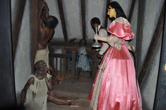 Những tội ác khủng khiếp của 'nữ chủ nô tàn ác nhất lịch sử': Moi ruột, khoan não và hơn thế nữa Những tội ác khủng khiếp của 'nữ chủ nô tàn ác nhất lịch sử': Moi ruột, khoan não và hơn thế nữa