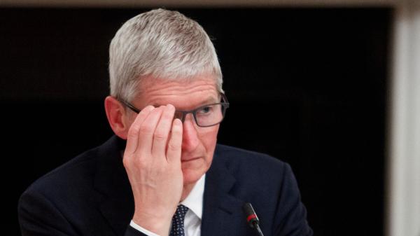 Bị Trump gọi nhầm thành Tim Apple, CEO Tim Cook đổi luôn tên Twitter cho Tổng thống vừa lòng Bị Trump gọi nhầm thành Tim Apple, CEO Tim Cook đổi luôn tên Twitter cho Tổng thống vừa lòng