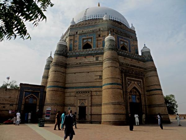 Những hình ảnh đáng sợ trong cuộc diễu hành của Sufi giáo tại Ấn Độ Những hình ảnh đáng sợ trong cuộc diễu hành của Sufi giáo tại Ấn Độ