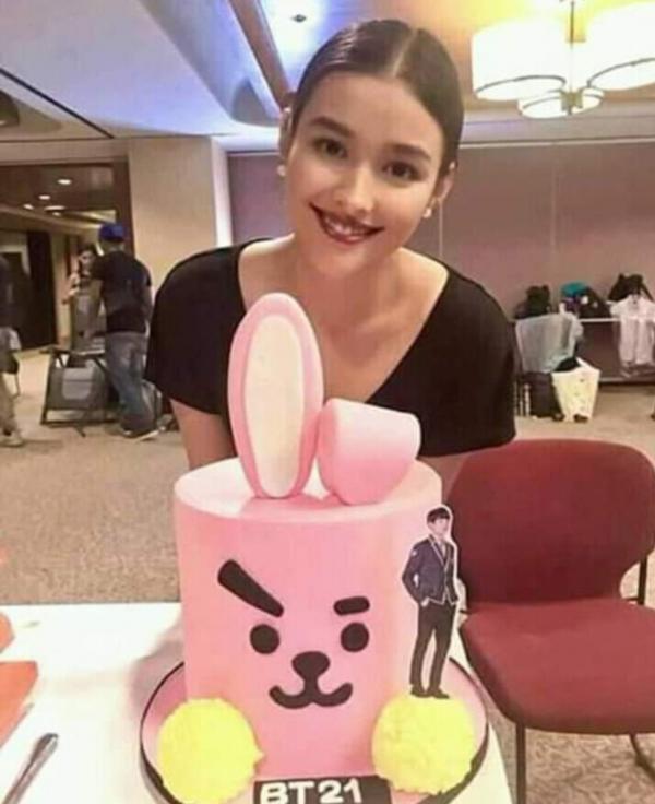 'Cô gái vàng trong làng fangirl' BTS: Đại mỹ nữ Philippines giàu có, nổi tiếng không thua idol 'Cô gái vàng trong làng fangirl' BTS: Đại mỹ nữ Philippines giàu có, nổi tiếng không thua idol