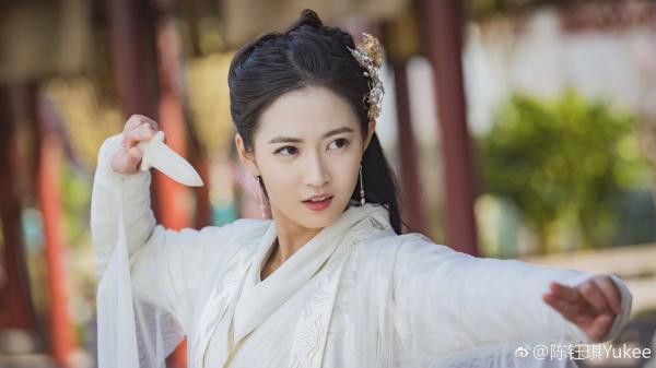 Đại chiến 'gà nhà' Yên - Mịch, Phạm Băng Băng - Vu Chính: 'Tiểu Phong' vẫn chưa hot bằng nhân vật này Đại chiến 'gà nhà' Yên - Mịch, Phạm Băng Băng - Vu Chính: 'Tiểu Phong' vẫn chưa hot bằng nhân vật này