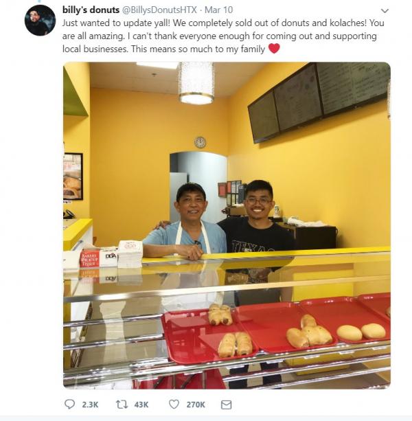 Con trai đăng tweet kêu gọi mọi người đến mua bánh donut ở cửa hàng của bố mẹ vì quá ế và kết quả bất ngờ Con trai đăng tweet kêu gọi mọi người đến mua bánh donut ở cửa hàng của bố mẹ vì quá ế và kết quả bất ngờ