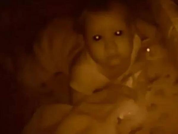 Nửa đêm dậy nhìn camera trong phòng trẻ con để rồi mất ngủ luôn Nửa đêm dậy nhìn camera trong phòng trẻ con để rồi mất ngủ luôn