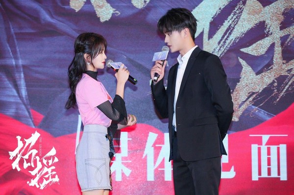 Trước 'Chiêu Diêu' Hứa Khải - Bạch Lộc từng bị đồn hẹn hò, xem cảnh hậu trường càng đáng nghi hơn Trước 'Chiêu Diêu' Hứa Khải - Bạch Lộc từng bị đồn hẹn hò, xem cảnh hậu trường càng đáng nghi hơn