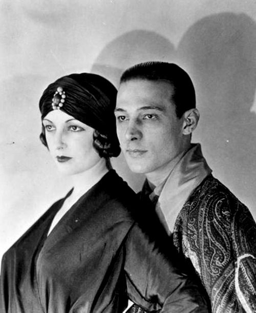 Rudolph Valentino: Từ diễn viên ngoại quốc bị khinh thường trở thành 'Người tình Latin vĩ đại' của Hollywood Rudolph Valentino: Từ diễn viên ngoại quốc bị khinh thường trở thành 'Người tình Latin vĩ đại' của Hollywood