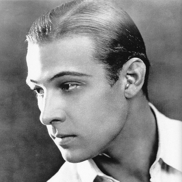 Rudolph Valentino: Từ diễn viên ngoại quốc bị khinh thường trở thành 'Người tình Latin vĩ đại' của Hollywood Rudolph Valentino: Từ diễn viên ngoại quốc bị khinh thường trở thành 'Người tình Latin vĩ đại' của Hollywood