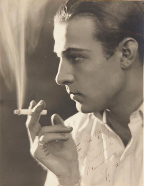 Rudolph Valentino: Từ diễn viên ngoại quốc bị khinh thường trở thành 'Người tình Latin vĩ đại' của Hollywood Rudolph Valentino: Từ diễn viên ngoại quốc bị khinh thường trở thành 'Người tình Latin vĩ đại' của Hollywood