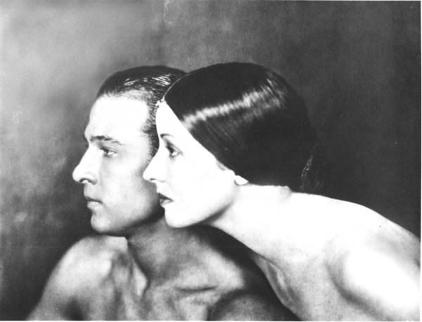Rudolph Valentino: Từ diễn viên ngoại quốc bị khinh thường trở thành 'Người tình Latin vĩ đại' của Hollywood Rudolph Valentino: Từ diễn viên ngoại quốc bị khinh thường trở thành 'Người tình Latin vĩ đại' của Hollywood