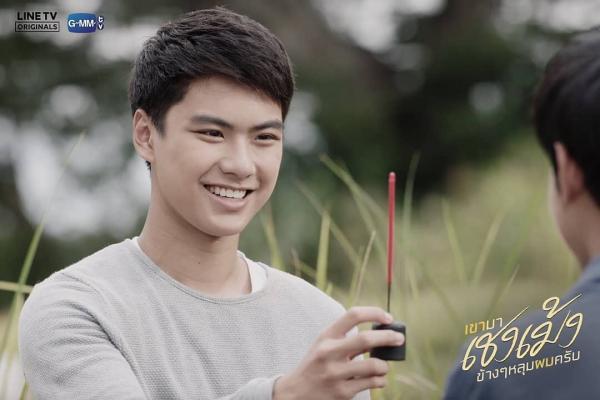 'Cậu Ấy Đi Tiết Thanh Minh Bên Cạnh Mộ Tôi': Đi tảo mộ yêu luôn ma, chuyện tình đồng tính lạ lùng của Thái 'Cậu Ấy Đi Tiết Thanh Minh Bên Cạnh Mộ Tôi': Đi tảo mộ yêu luôn ma, chuyện tình đồng tính lạ lùng của Thái