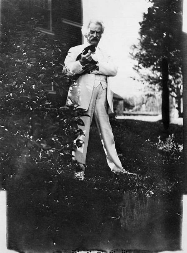 Những sự tích về Mark Twain - người hài hước vĩ đại nhất nước Mỹ cũng là kẻ yêu mèo điên cuồng Những sự tích về Mark Twain - người hài hước vĩ đại nhất nước Mỹ cũng là kẻ yêu mèo điên cuồng