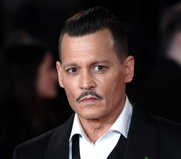 Johnny Depp nộp 87 video giám sát chứng minh chính anh mới là người bị vợ cũ đánh đập, ngược đãi Johnny Depp nộp 87 video giám sát chứng minh chính anh mới là người bị vợ cũ đánh đập, ngược đãi