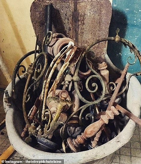 Đôi vợ chồng từ bỏ tất cả để khôi phục tòa lâu đài cổ bị lãng quên gần 30 năm Đôi vợ chồng từ bỏ tất cả để khôi phục tòa lâu đài cổ bị lãng quên gần 30 năm