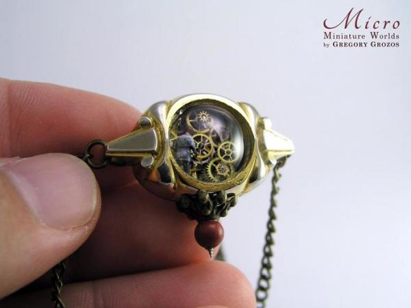 Nghệ nhân tỉ mỉ biến đồng hồ bỏ túi thành thế giới tí hon đẹp mắt Nghệ nhân tỉ mỉ biến đồng hồ bỏ túi thành thế giới tí hon đẹp mắt