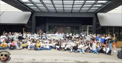 Netizen Hàn 'cạn lời' khi thấy 200 fan Indonesia tụ tập, cổ vũ Seungri vượt qua scandal Netizen Hàn 'cạn lời' khi thấy 200 fan Indonesia tụ tập, cổ vũ Seungri vượt qua scandal
