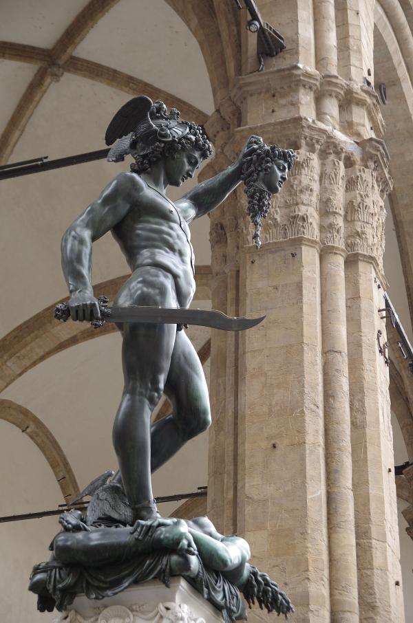 Nữ thần tóc rắn Medusa: Từ cô gái đẹp bị nguyền rủa đến biểu tượng của hãng thời trang nổi tiếng Nữ thần tóc rắn Medusa: Từ cô gái đẹp bị nguyền rủa đến biểu tượng của hãng thời trang nổi tiếng