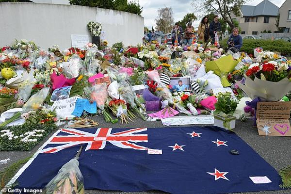 Băng đảng khét tiếng nhất New Zealand thề sẽ bảo vệ những người Hồi giáo đến nhà thờ cầu nguyện cho nạn nhân vụ khủng bố Băng đảng khét tiếng nhất New Zealand thề sẽ bảo vệ những người Hồi giáo đến nhà thờ cầu nguyện cho nạn nhân vụ khủng bố