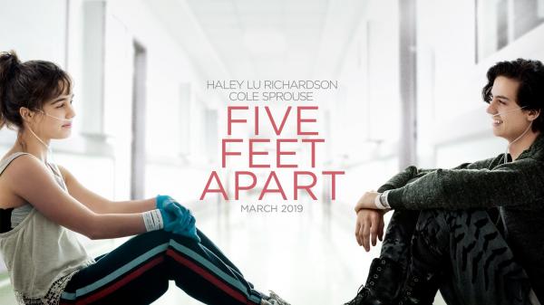 'Five Feet Apart': Chuyện tình dịu dàng và kì lạ của cặp đôi không thể đến gần nhau quá 5 bước chân 'Five Feet Apart': Chuyện tình dịu dàng và kì lạ của cặp đôi không thể đến gần nhau quá 5 bước chân