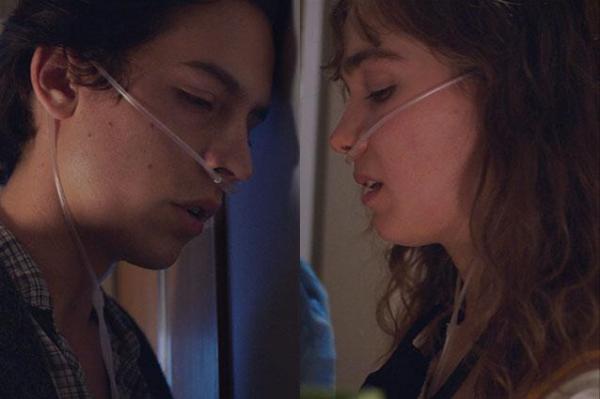 'Five Feet Apart': Chuyện tình dịu dàng và kì lạ của cặp đôi không thể đến gần nhau quá 5 bước chân 'Five Feet Apart': Chuyện tình dịu dàng và kì lạ của cặp đôi không thể đến gần nhau quá 5 bước chân