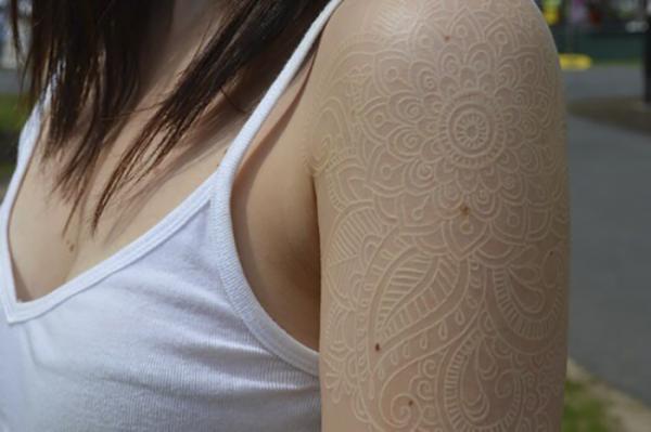 30 hình xăm mực trắng cực lạ mắt, tinh tế đến từng chi tiết 30 hình xăm mực trắng cực lạ mắt, tinh tế đến từng chi tiết