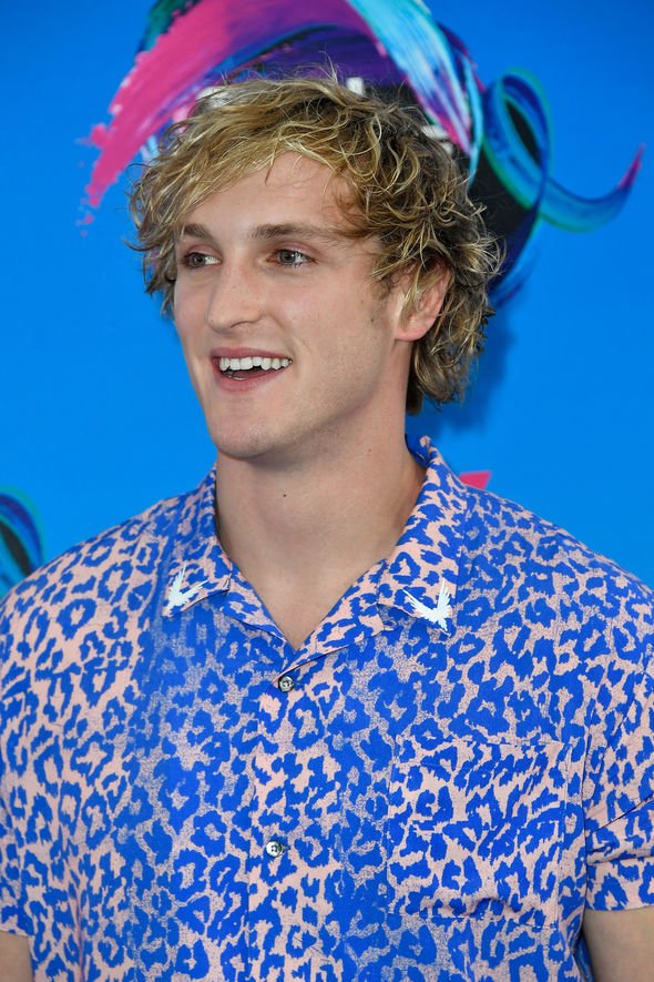 Logan Paul thề sẽ đi du lịch đến Nam Cực để chứng minh Trái Đất... phẳng Logan Paul thề sẽ đi du lịch đến Nam Cực để chứng minh Trái Đất... phẳng
