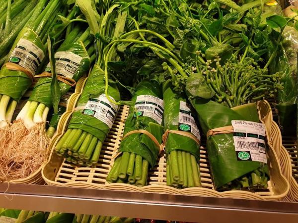 Học hỏi Thái Lan bảo vệ môi trường bằng cách sử dụng lá chuối bọc thực phẩm trong siêu thị Học hỏi Thái Lan bảo vệ môi trường bằng cách sử dụng lá chuối bọc thực phẩm trong siêu thị