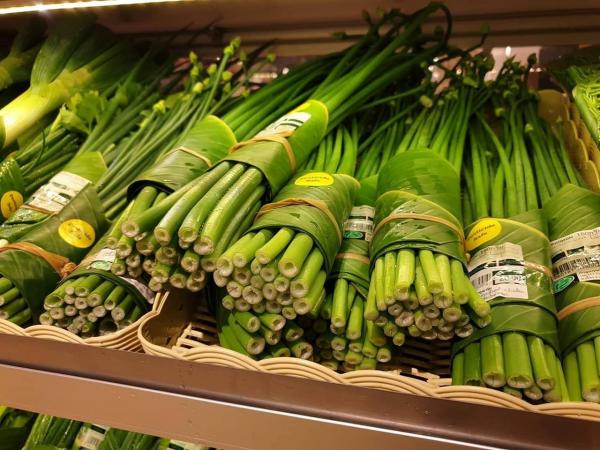 Học hỏi Thái Lan bảo vệ môi trường bằng cách sử dụng lá chuối bọc thực phẩm trong siêu thị Học hỏi Thái Lan bảo vệ môi trường bằng cách sử dụng lá chuối bọc thực phẩm trong siêu thị