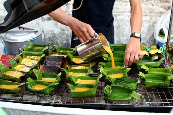 Học hỏi Thái Lan bảo vệ môi trường bằng cách sử dụng lá chuối bọc thực phẩm trong siêu thị Học hỏi Thái Lan bảo vệ môi trường bằng cách sử dụng lá chuối bọc thực phẩm trong siêu thị