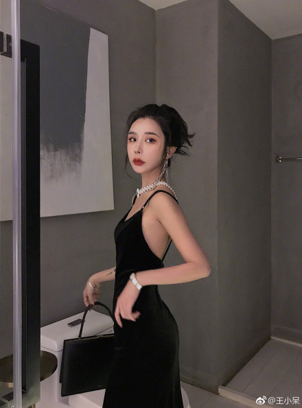 Bạn gái hờ đính chính sau một năm bôi nhọ Hồ Nhất Thiên: 'Anh ấy không nói xấu Thẩm Nguyệt, là tôi lắm drama' Bạn gái hờ đính chính sau một năm bôi nhọ Hồ Nhất Thiên: 'Anh ấy không nói xấu Thẩm Nguyệt, là tôi lắm drama'