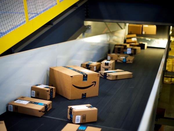 Amazon kiếm được hơn 48 tỷ USD nhờ những khách hàng 'lỡ tay bấm mua' trong lúc say xỉn Amazon kiếm được hơn 48 tỷ USD nhờ những khách hàng 'lỡ tay bấm mua' trong lúc say xỉn