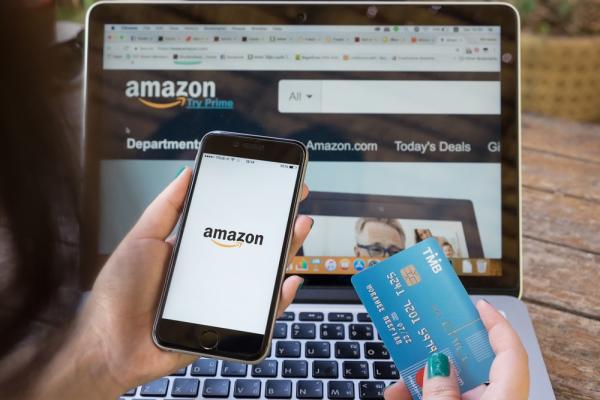 Amazon kiếm được hơn 48 tỷ USD nhờ những khách hàng 'lỡ tay bấm mua' trong lúc say xỉn Amazon kiếm được hơn 48 tỷ USD nhờ những khách hàng 'lỡ tay bấm mua' trong lúc say xỉn