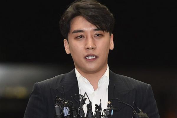 Seungri đến salon làm đẹp trước khi trình diện cảnh sát, yêu cầu make-up cho mắt trông thâm quầng hơn Seungri đến salon làm đẹp trước khi trình diện cảnh sát, yêu cầu make-up cho mắt trông thâm quầng hơn