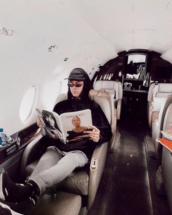 Thiếu niên 19 tuổi giả vờ 'sống ảo' giàu sang trên Instagram và ai cũng tin 'sái cổ' Thiếu niên 19 tuổi giả vờ 'sống ảo' giàu sang trên Instagram và ai cũng tin 'sái cổ'