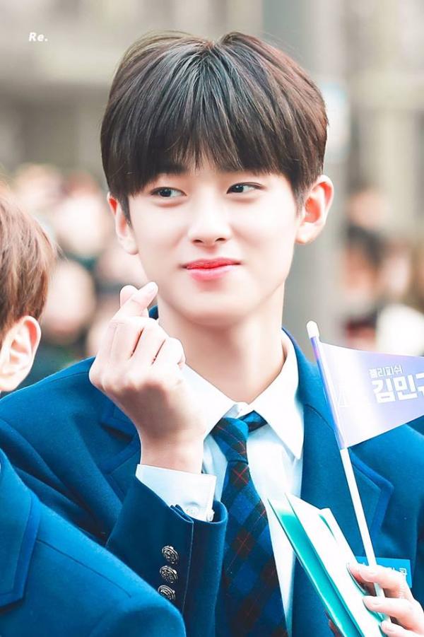 Những thí sinh Produce X 101 cứ như là anh em sinh đôi thất lạc với thần tượng nổi tiếng Những thí sinh Produce X 101 cứ như là anh em sinh đôi thất lạc với thần tượng nổi tiếng