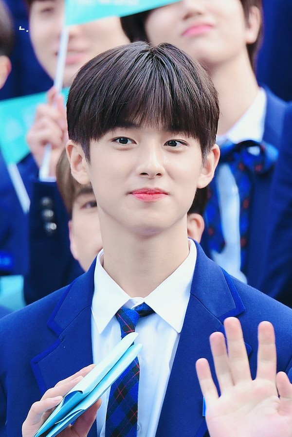 Những thí sinh Produce X 101 cứ như là anh em sinh đôi thất lạc với thần tượng nổi tiếng Những thí sinh Produce X 101 cứ như là anh em sinh đôi thất lạc với thần tượng nổi tiếng