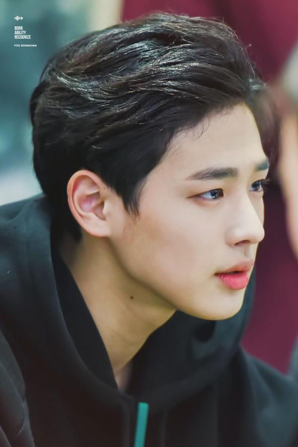 Những thí sinh Produce X 101 cứ như là anh em sinh đôi thất lạc với thần tượng nổi tiếng Những thí sinh Produce X 101 cứ như là anh em sinh đôi thất lạc với thần tượng nổi tiếng