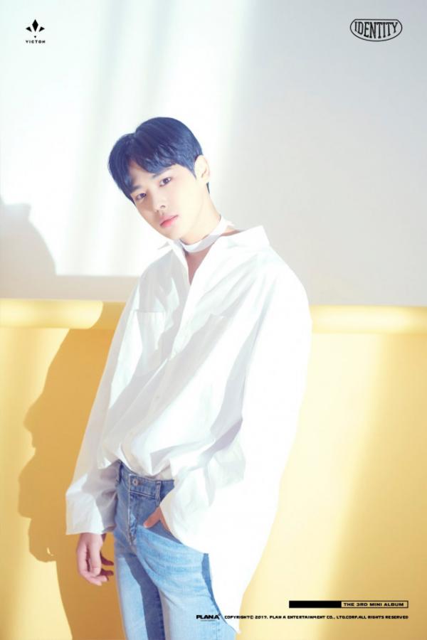 Những thí sinh Produce X 101 cứ như là anh em sinh đôi thất lạc với thần tượng nổi tiếng Những thí sinh Produce X 101 cứ như là anh em sinh đôi thất lạc với thần tượng nổi tiếng