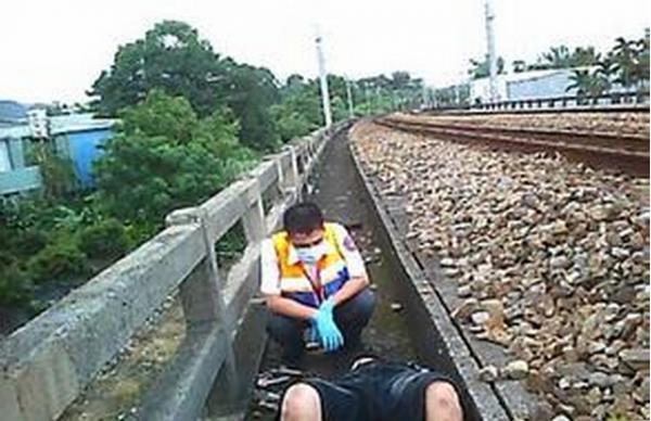 Những nghề nghiệp đặc biệt chỉ có ở Nhật: Dọn dẹp thi thể người tự sát, kẻ được thuê để đi săn tình Những nghề nghiệp đặc biệt chỉ có ở Nhật: Dọn dẹp thi thể người tự sát, kẻ được thuê để đi săn tình