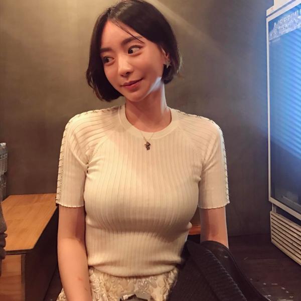 Rò rỉ danh sách tội trạng của Hwang Hana: Chơi cần sa, bán thuốc, tiêm ma túy đá vào tay sinh viên Rò rỉ danh sách tội trạng của Hwang Hana: Chơi cần sa, bán thuốc, tiêm ma túy đá vào tay sinh viên