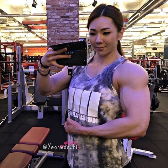 Gặp gỡ 'nữ thần cơ bắp' xứ Kim chi: Mặt và người tưởng như không hề liên quan nhau Gặp gỡ 'nữ thần cơ bắp' xứ Kim chi: Mặt và người tưởng như không hề liên quan nhau