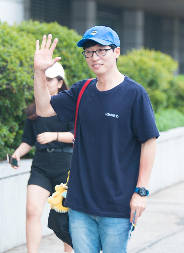 Quyên góp 1 tỷ VNĐ cho nạn nhân vụ cháy rừng, MC quốc dân Yoo Jae Suk vẫn bị chỉ trích là keo kiệt Quyên góp 1 tỷ VNĐ cho nạn nhân vụ cháy rừng, MC quốc dân Yoo Jae Suk vẫn bị chỉ trích là keo kiệt